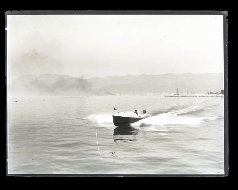 Motoscafo in navigazione - 6