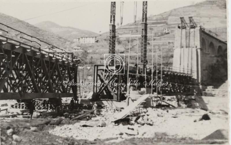 Inizio del sollevamento della VII travata