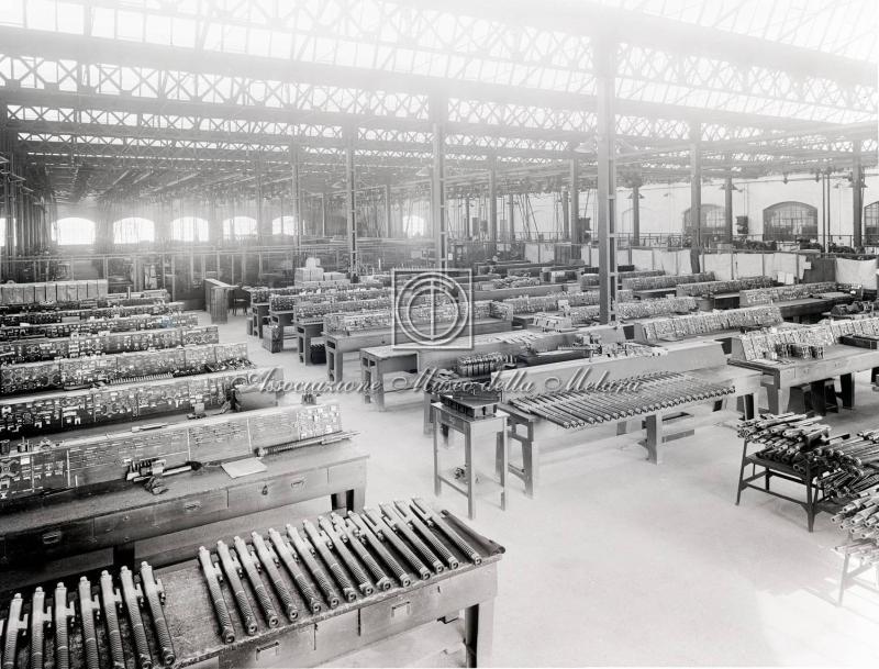 Interno dello stabilimento. Reparto aggiustaggio