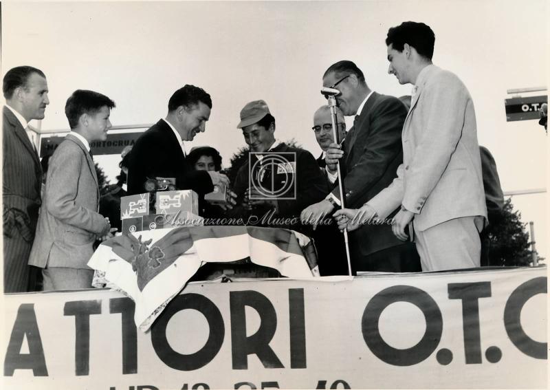 Il sindaco di Portogruaro premia il vincitore Ros Antonio