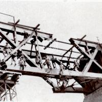 La I travata colpita da una bomba