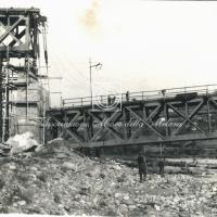 Travata ferroviaria in ricostruzione - vista laterale