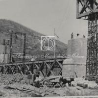 La V pila in riparazione e la VI travata in corso di montaggio