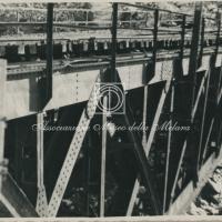 Vista laterale dei binari ferroviari