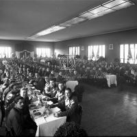 Militari e gerarchi a pranzo in sala mensa (2)